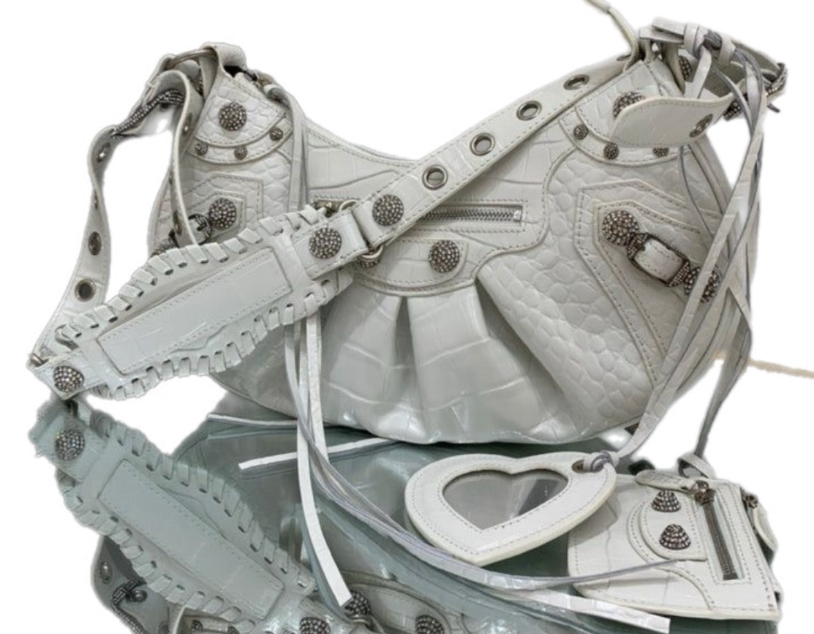 PRE-LOVED BALENCIAGA Le Cagole XS